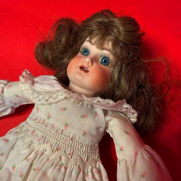 Vintage Porcelain Doll Trio Gift  – 1970s–1990s Collector’s Set – Halloween - Picture 4 of 12